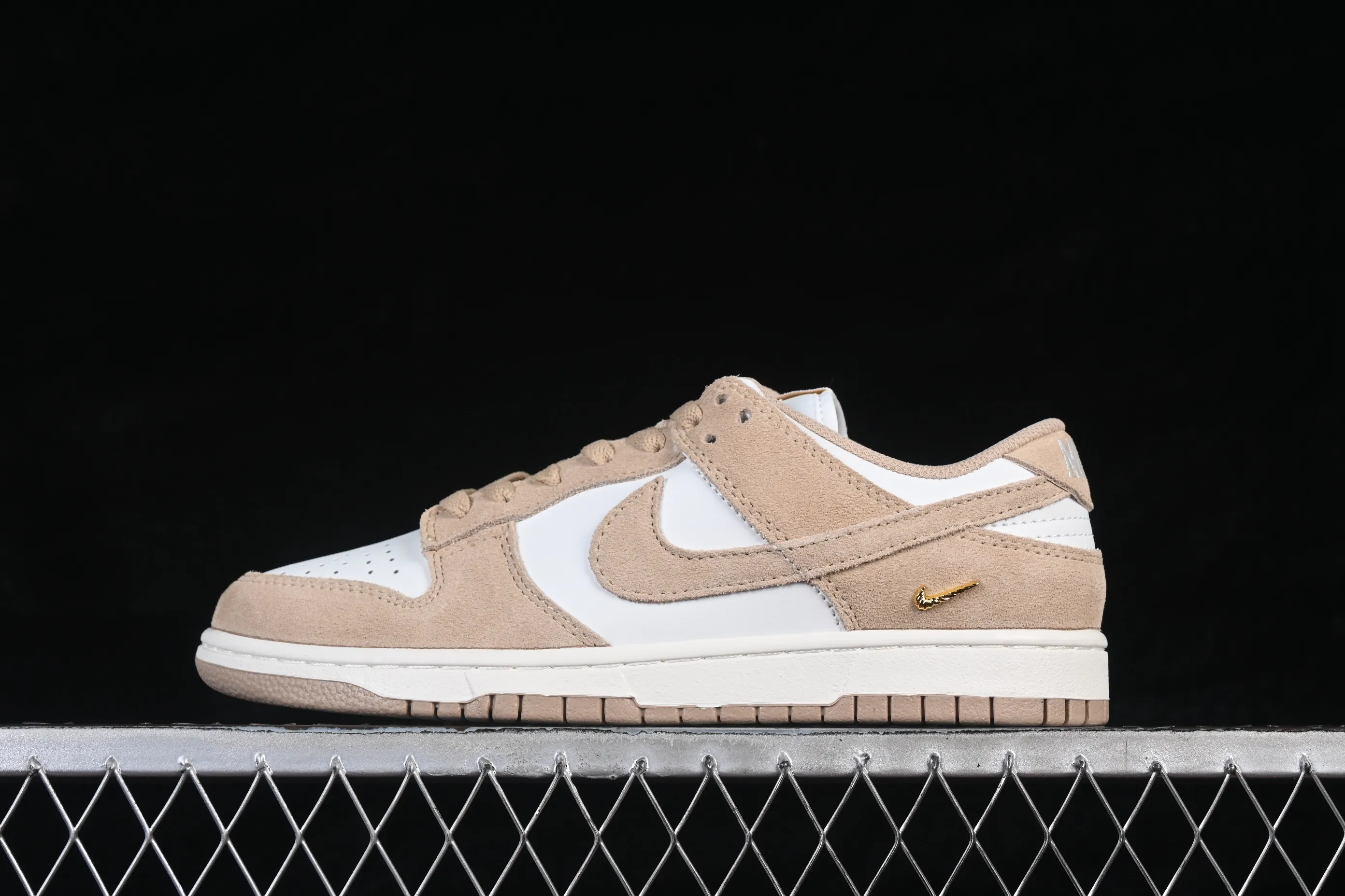 All Categories Nk SB Dunk Series Nk SB Dunk Low Low-top sneakers Nike SB Dunk Low Year of the Horse White Wheat Yellow Low-top casual sneakers IO4244-101